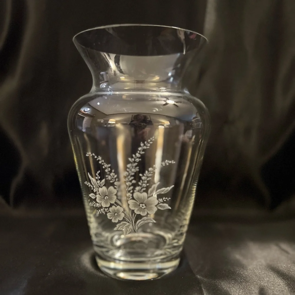 EUC~ Vintage Avon Fine Lead Crystal Vase.